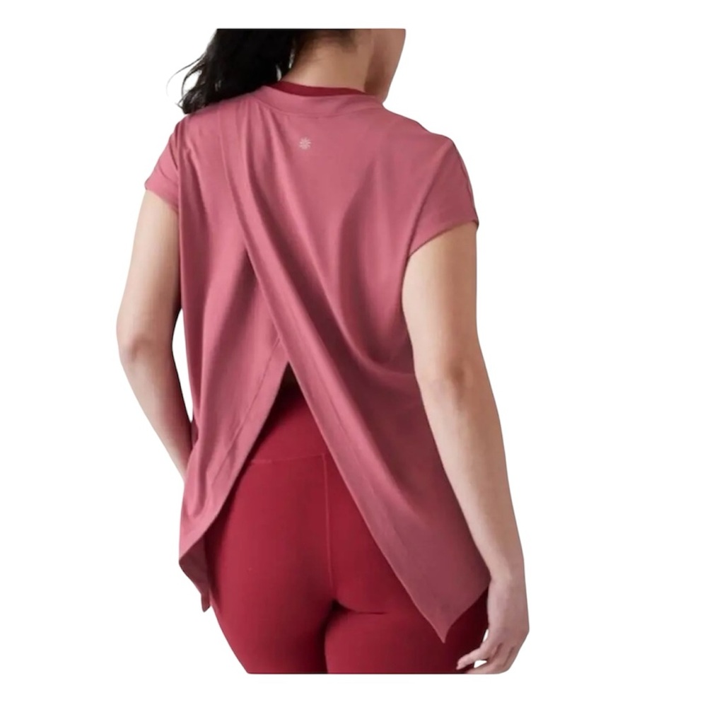 Athleta M Essence Away From Body Tee Modal Shirt
Size SMALL